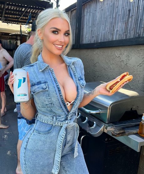 Emily Sears 無料モデル ギャラリー