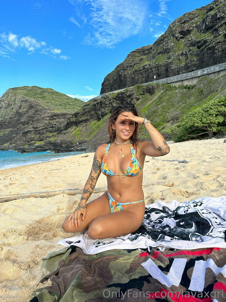 大きな乳首オンリーファンズ HD 写真