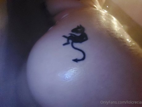 BBW妻オンリーファンズ アート裸 画像