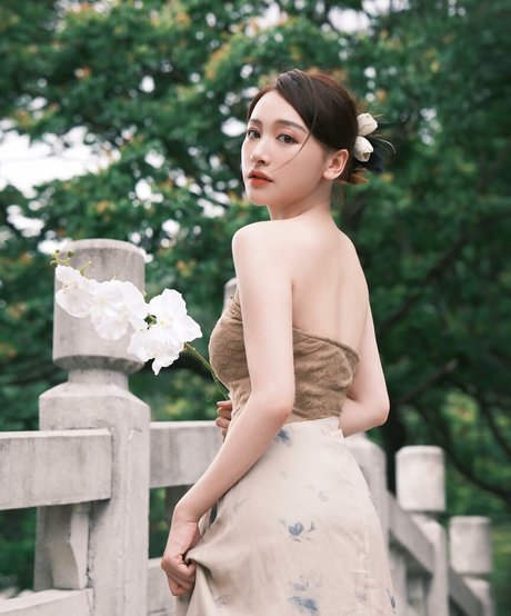 Inshy 裸のスター 写真