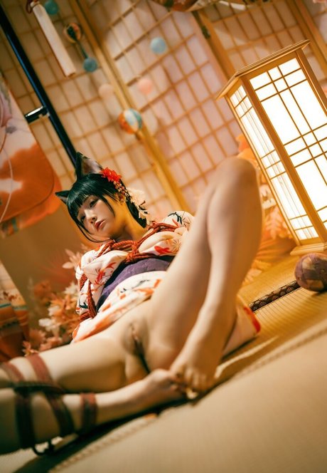 Raku ポルノ女優 写真