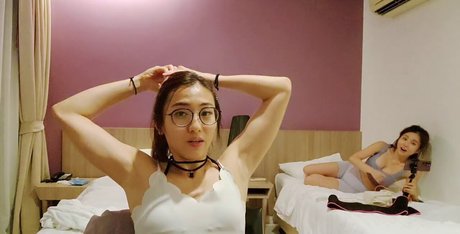 ポーグ xxx オンリーファンズ ホット裸 写真