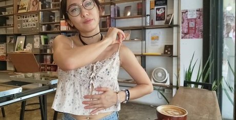 足ヌードオンリーファンズ ホットポルノ 画像