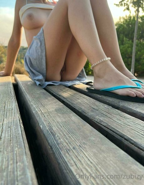 zubizy エロティックなスター 写真