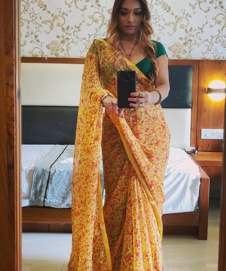 若い黒人女性オンリーファンズ アートヌード 画像