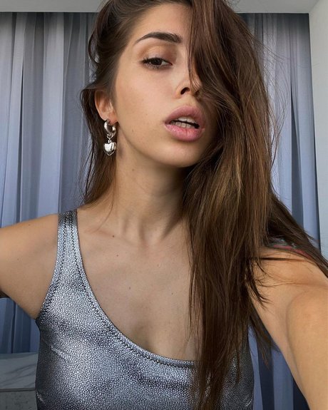 Aisux Aisultanax ヌードモデル ギャラリー