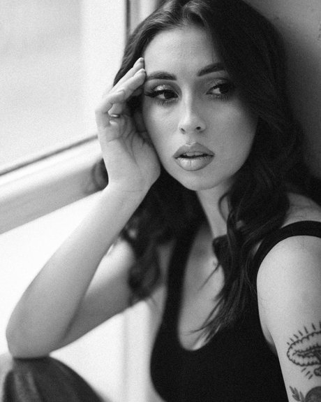 Aisux Aisultanax ポルノスター アダルト 画像