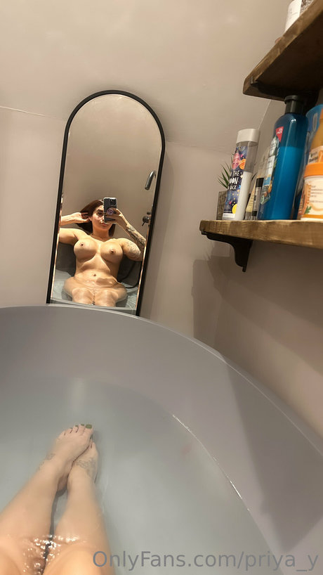 Preeti And Priya_ ヌードモデル 写真