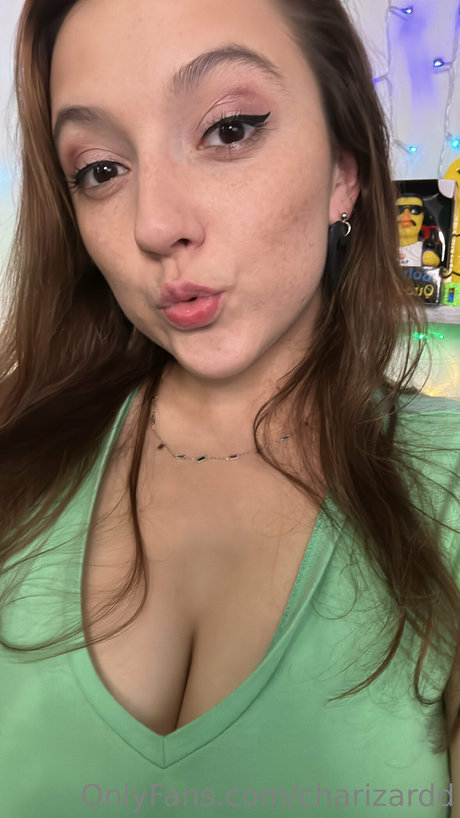 Charizard ヌードモデル 写真