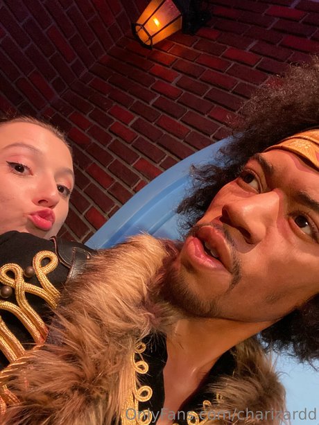 Charizard 裸モデル 写真