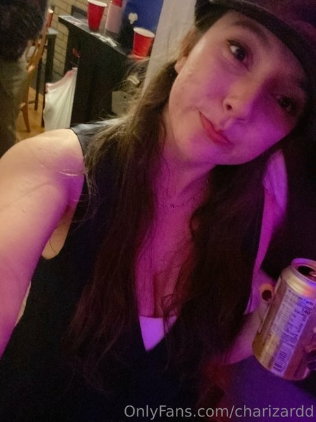 Charizard ポルノ女優 画像