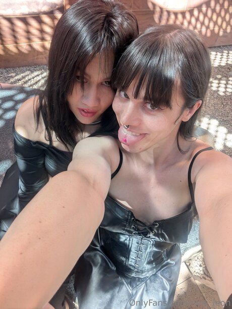 Nyxi Leon セクシーなポルノスター 写真