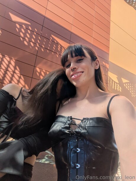 Nyxi Leon 可愛い女優 写真