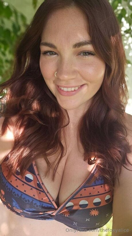 Thefoxyalice 美しいスター 写真