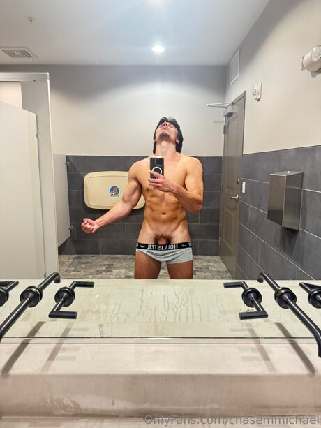 男性TikTokスターOnlyFans ポルノ 写真