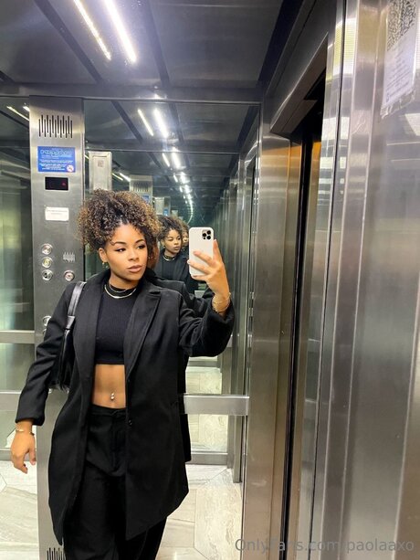 セクシーなドレスOnlyFans セクシー裸 画像