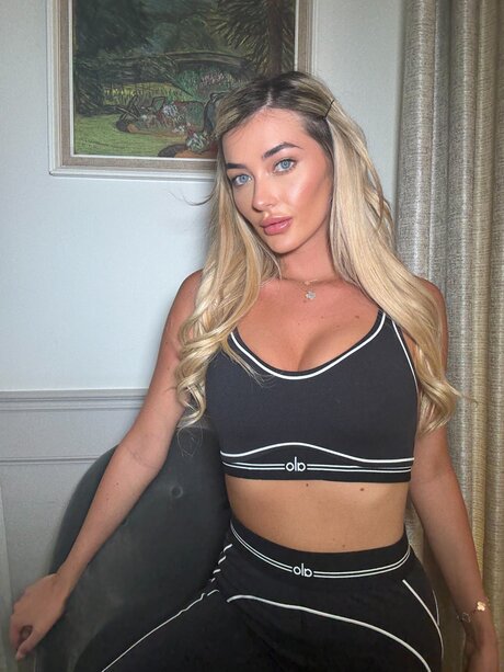 黒人フェムボーイオンリーファンズ セクシー 写真