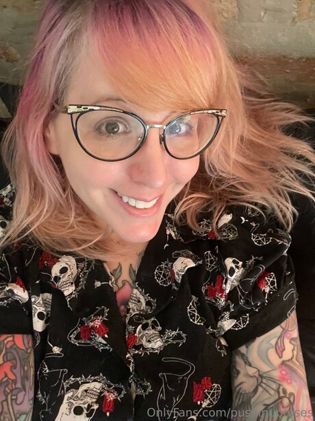 Pushinuproses ヌードのポルノスター 写真