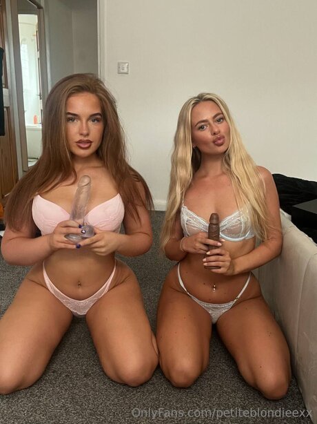 かわいいレディボーイOnlyFans セクシーヌード ギャラリー