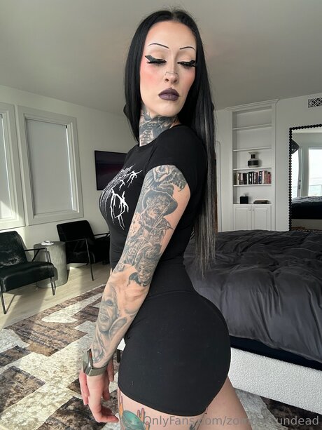 Zombae Undead ポルノスター ホット 画像