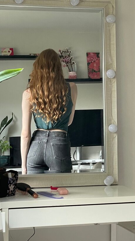 ピアス乳首オンリーファンズ ホットセックス 写真