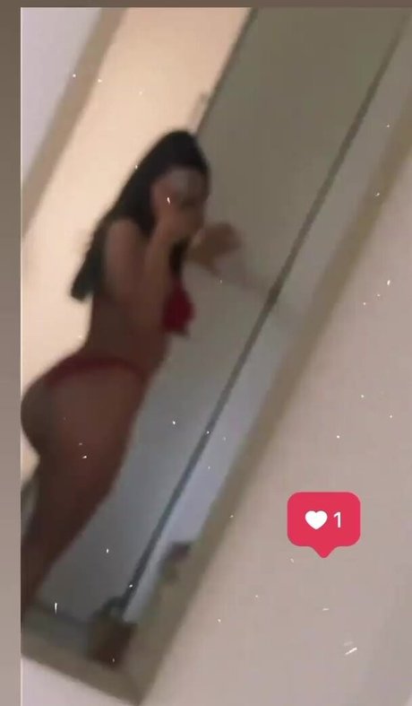 巨乳の赤毛オンリーファンズ ヌード 写真