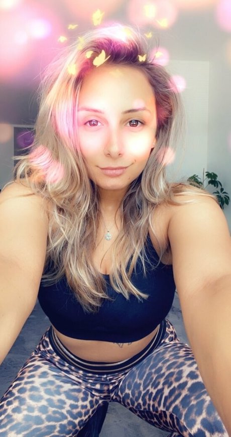 Mariah Leonne スター 画像