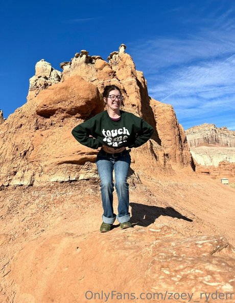 おばあちゃんの巨乳OnlyFans アートヌード ギャラリー