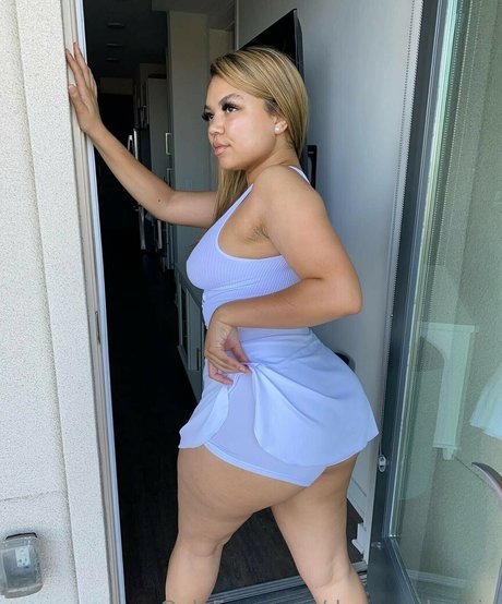 曲線美の女の子オンリーファンズ 無料裸 写真