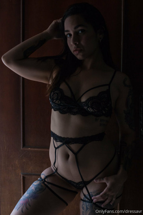 ピアス乳首オンリーファンズ アートヌード ギャラリー