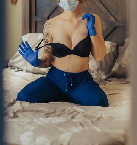 Emmajonesof ポルノモデル ギャラリー