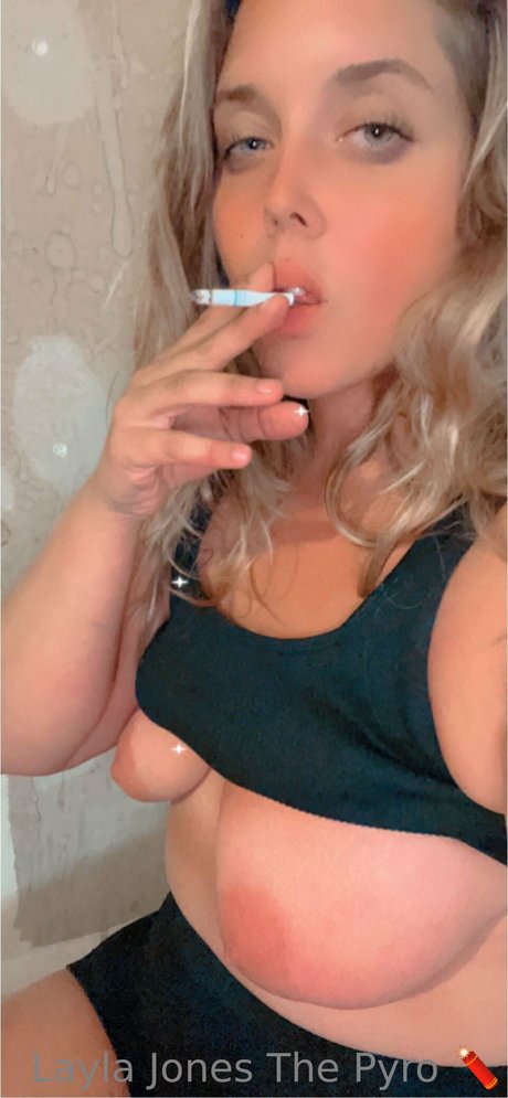 巨乳で曲線美のOnlyFans ポルノ 画像