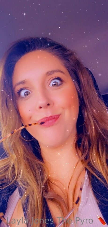 成熟した黒人女性オンリーファンズ アート裸 ギャラリー