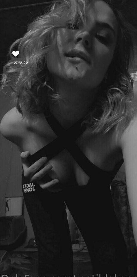 シャワーのみファン 裸 画像