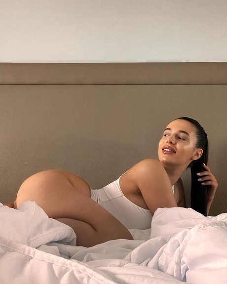 かわいいシーメールオンリーファンズ 無料ポルノ 画像