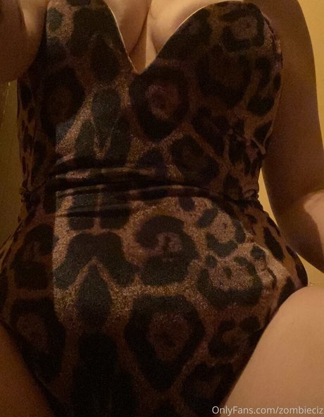 ティーントランスオンリーファン 無料 写真