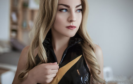 タトゥーを入れた赤毛のオンリーファンズ 可愛い 写真