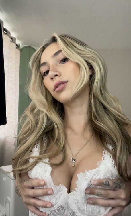 Zoella McKay 裸の女優 写真