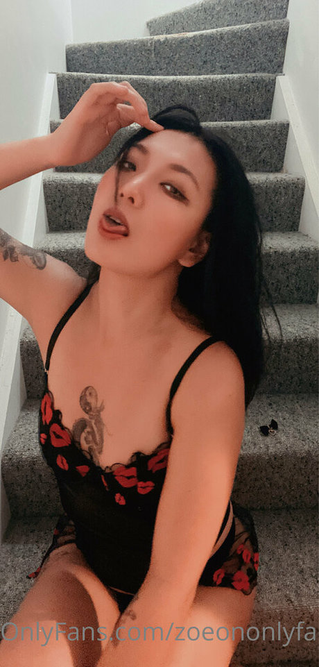 zoeononlyfans セクシーモデル ギャラリー