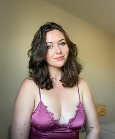 Zoe Bishop ヌードモデル 写真