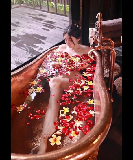 ハンズオンリーファン セクシーヌード ギャラリー