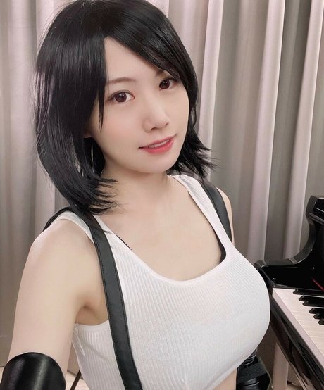 Rus Piano ヌード女優 写真