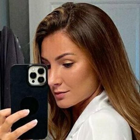 アラブのティーンズオンリーファンズ セクシー裸 写真