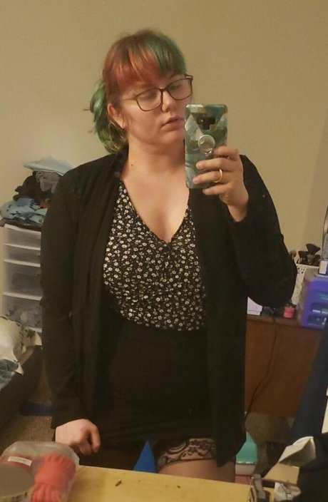 ブラックマジックオンリーファンズ 裸 写真