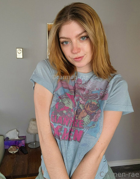 巨大な天然おっぱいオンリーファンズ セクシー裸 写真