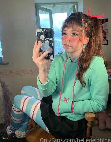 Belle Delphine XXXモデル 写真