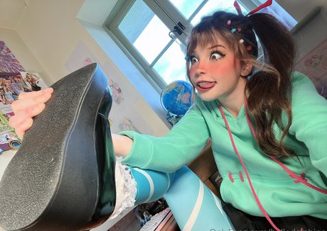 Belle Delphine アート女優 アーカイブ