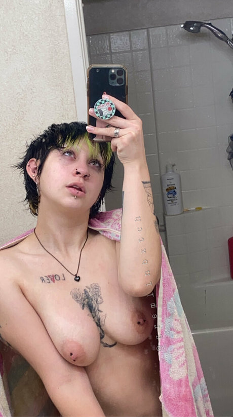 Gremlinbxtch エロティックモデル 写真