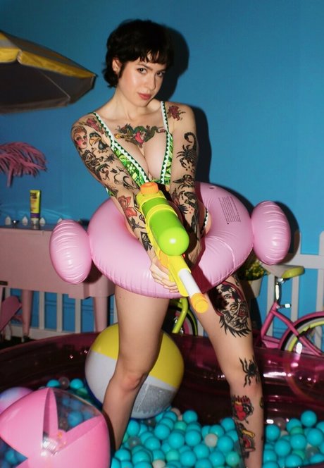 Anisa Jomha エロティックなスター 画像