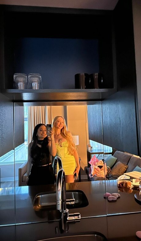 ゴス3P OnlyFans ポルノ 写真